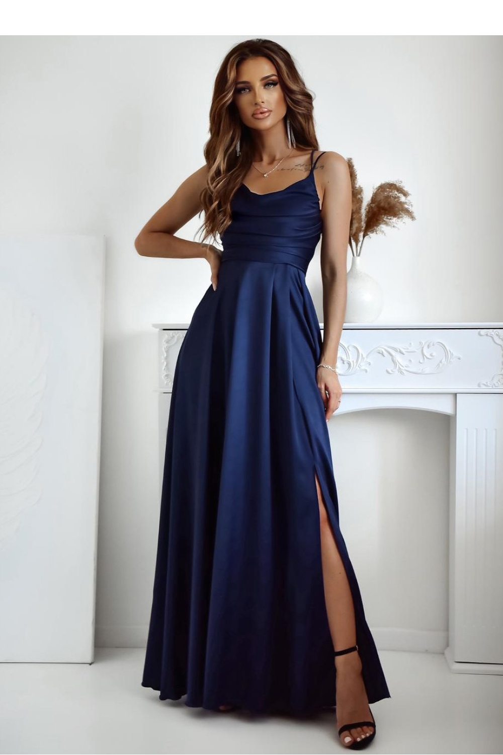 Image of Robe longue bleue marine