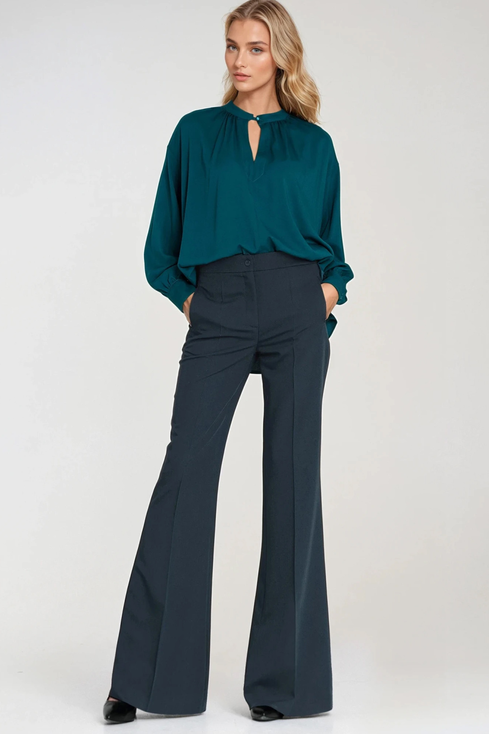 Product image of Pantalon femme bleu marine