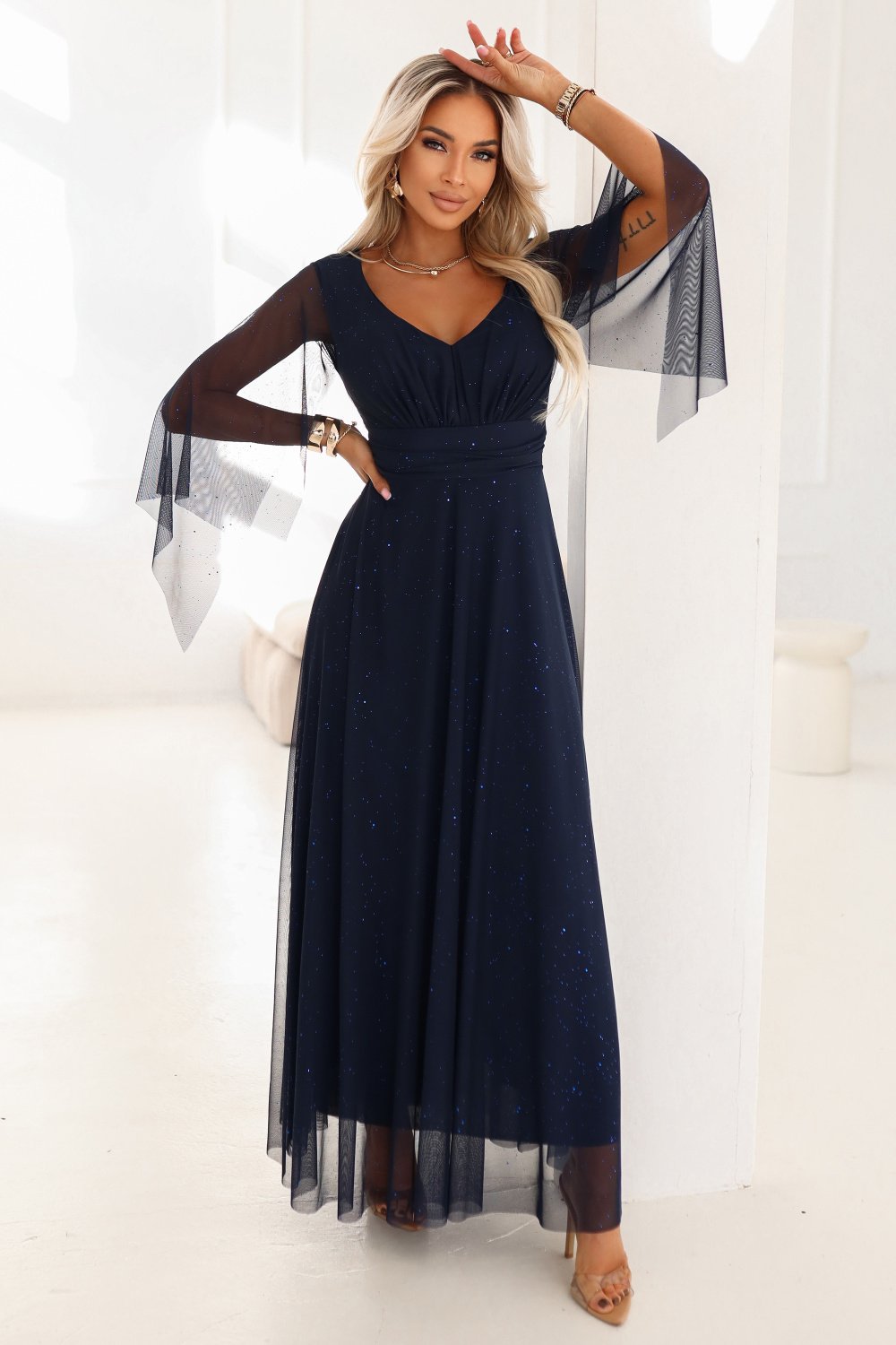 Image of Robe longue bleue marine
