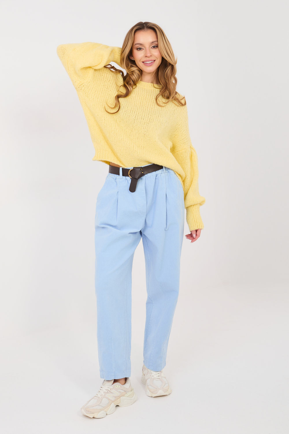 Image of Pantalon en velours côtelé bleu