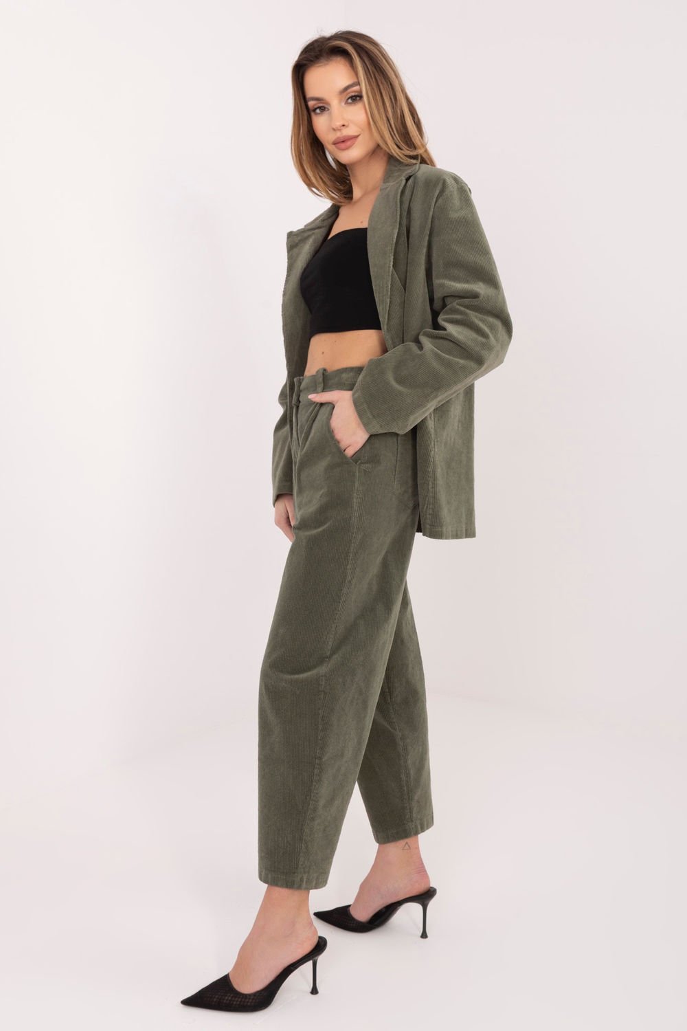 Image of Pantalon en velours côtelé vert