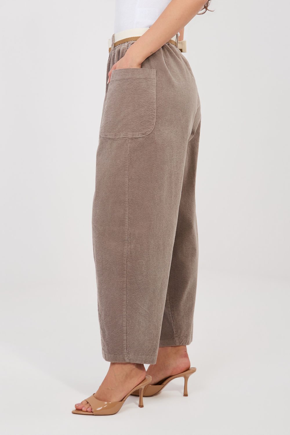 Image of Pantalon en velours côtelé beige