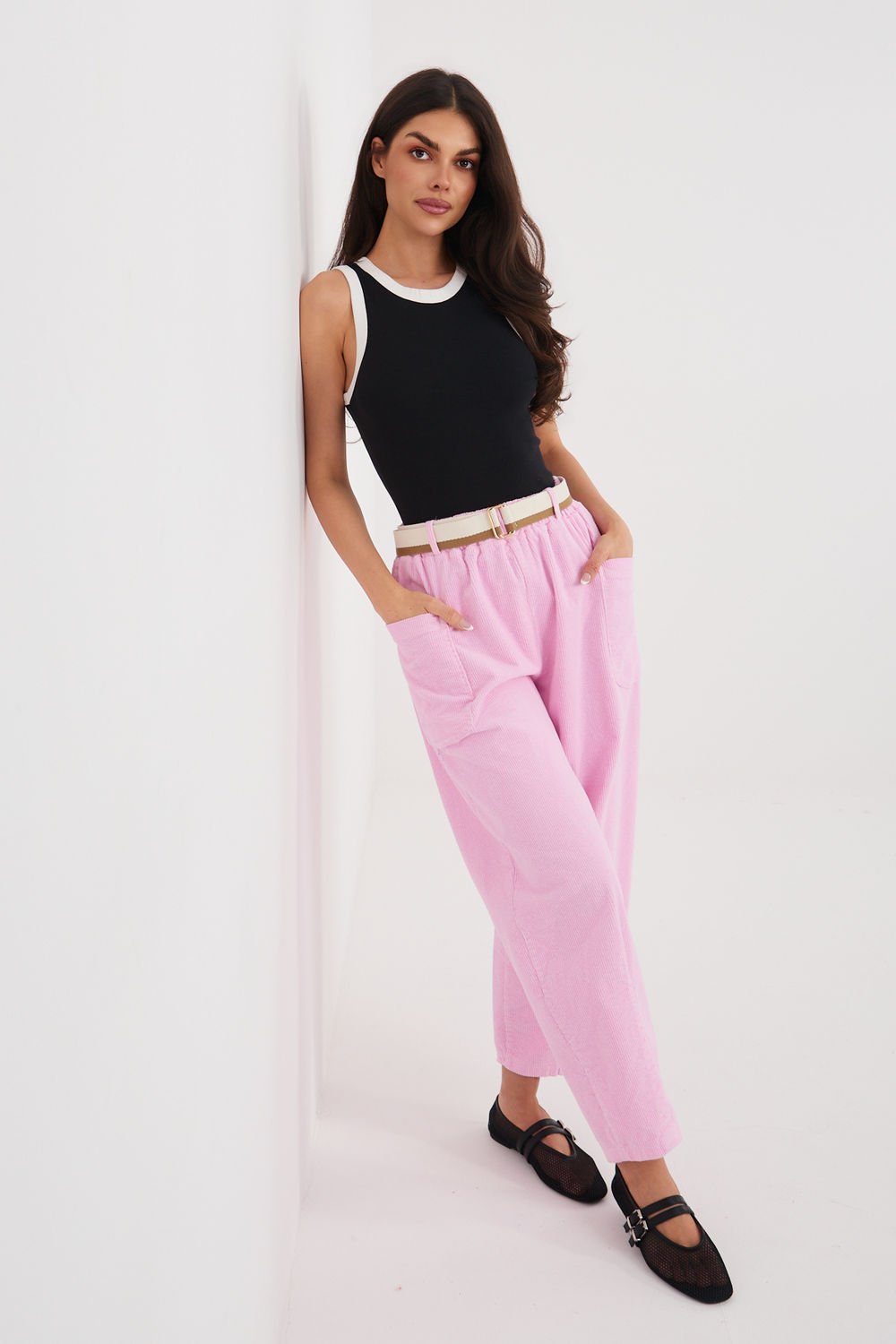 Image of Pantalon en velours côtelé rosé