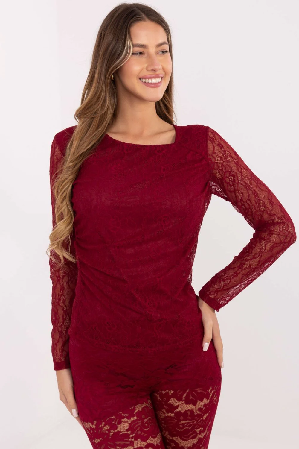 Blouse en dentelle rouge – Image 3