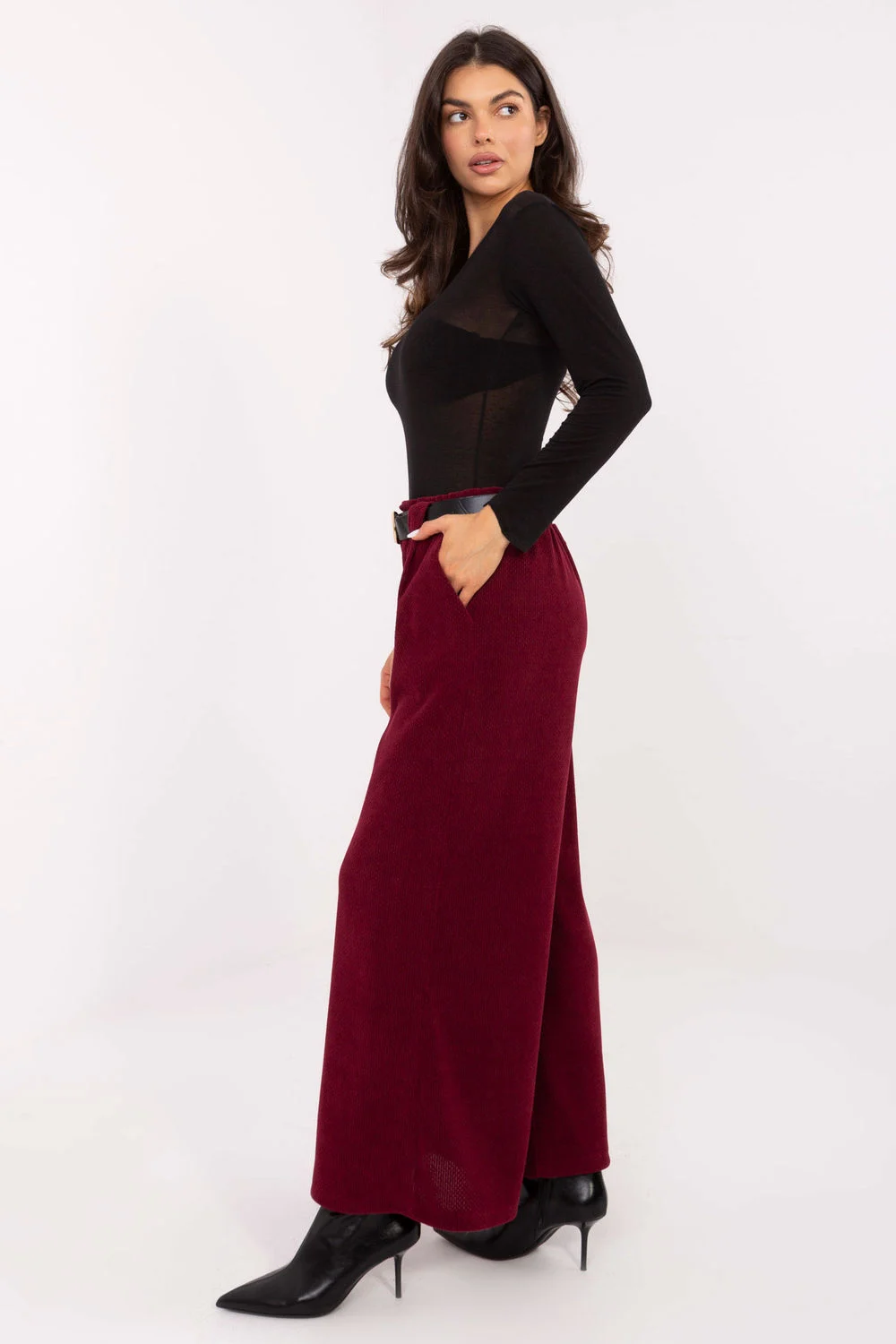 Pantalon en velours côtelé rouge – Image 2