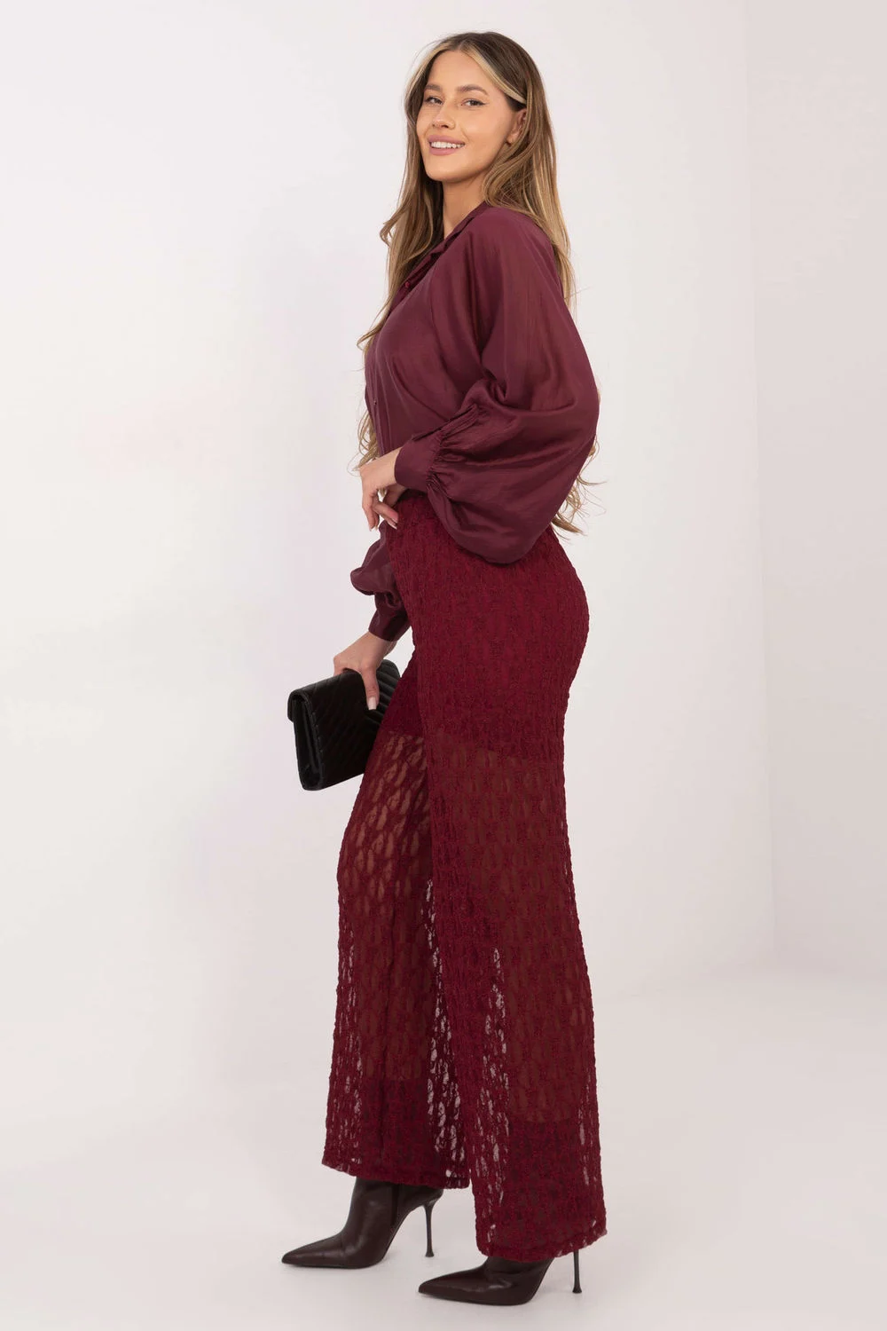 Pantalons en dentelle rouge – Image 2