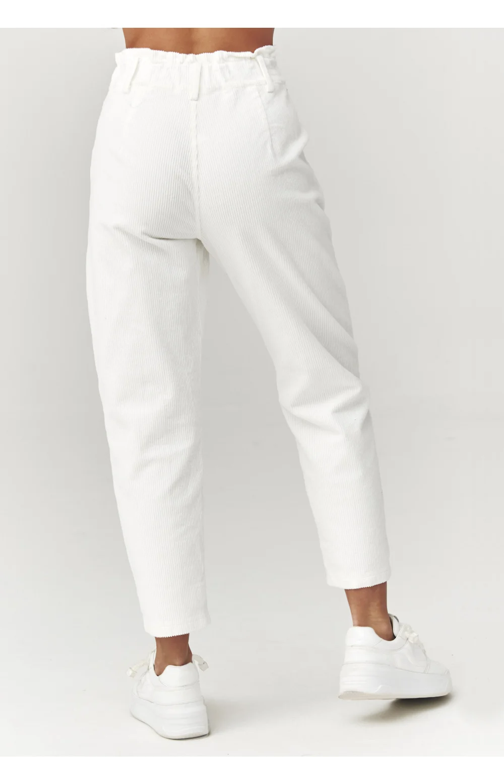 Pantalon en velours côtelé beige – Image 3
