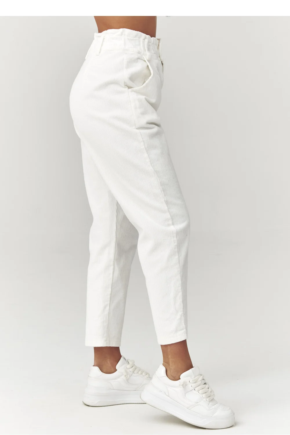 Pantalon en velours côtelé beige – Image 4