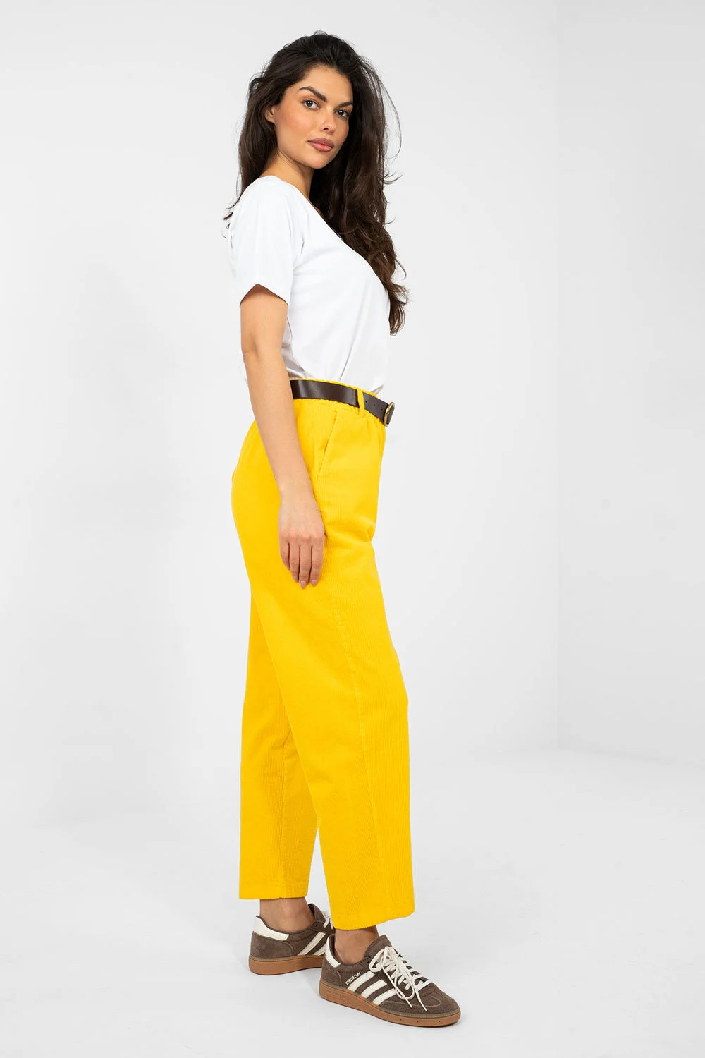 Pantalon en velours côtelé jaune – Image 2