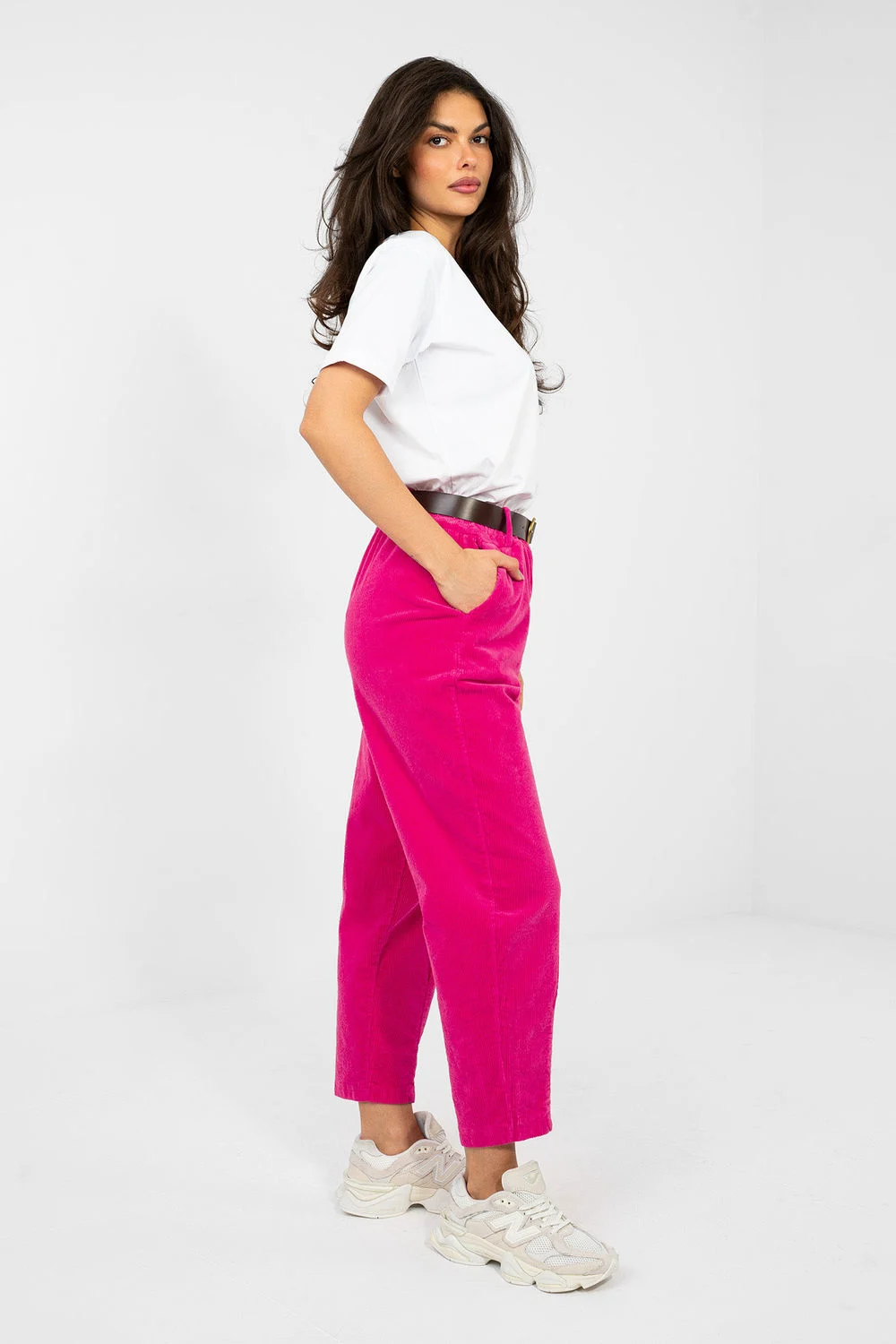 Pantalon en velours côtelé rose – Image 2