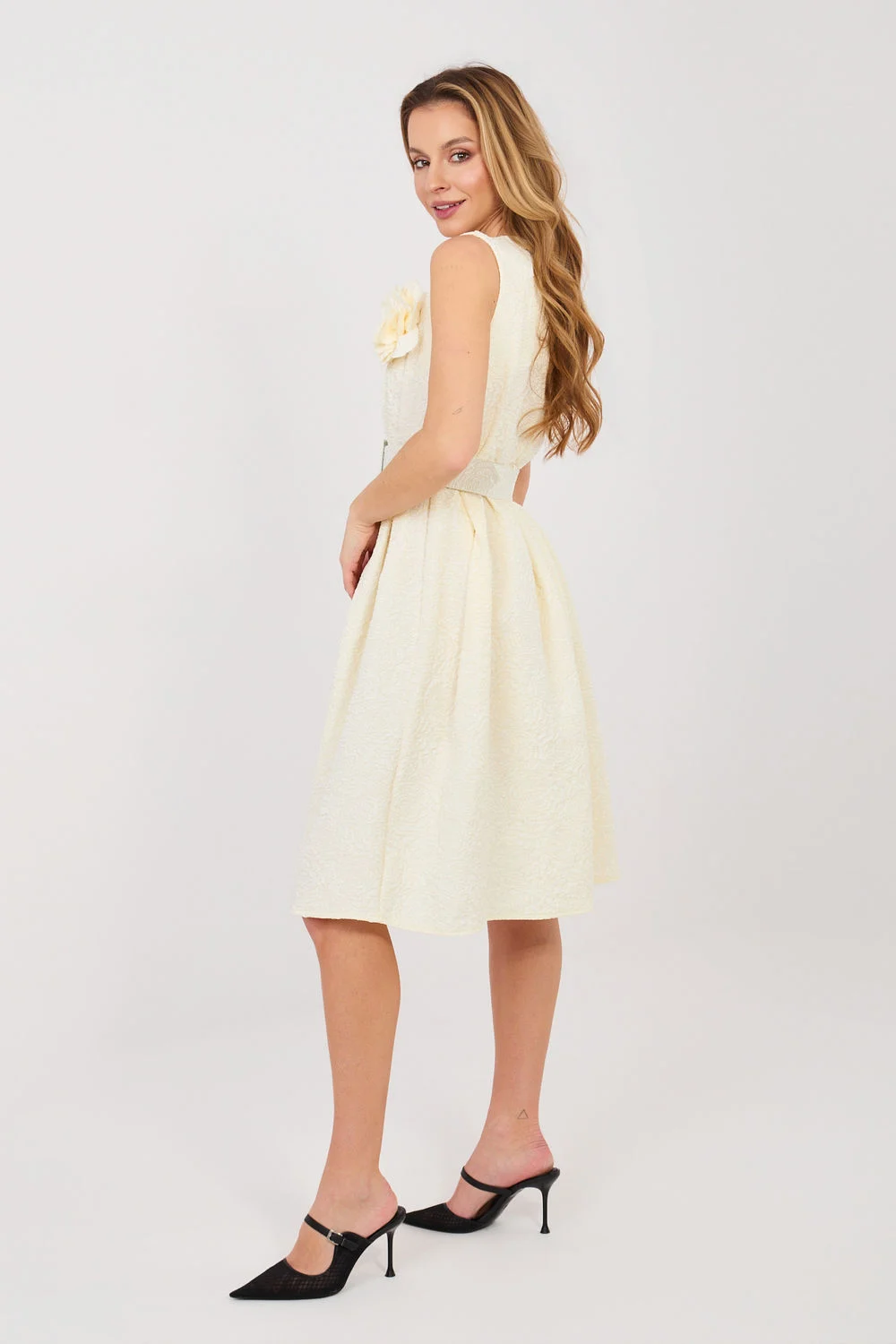 Robe de cocktail beige – Image 2