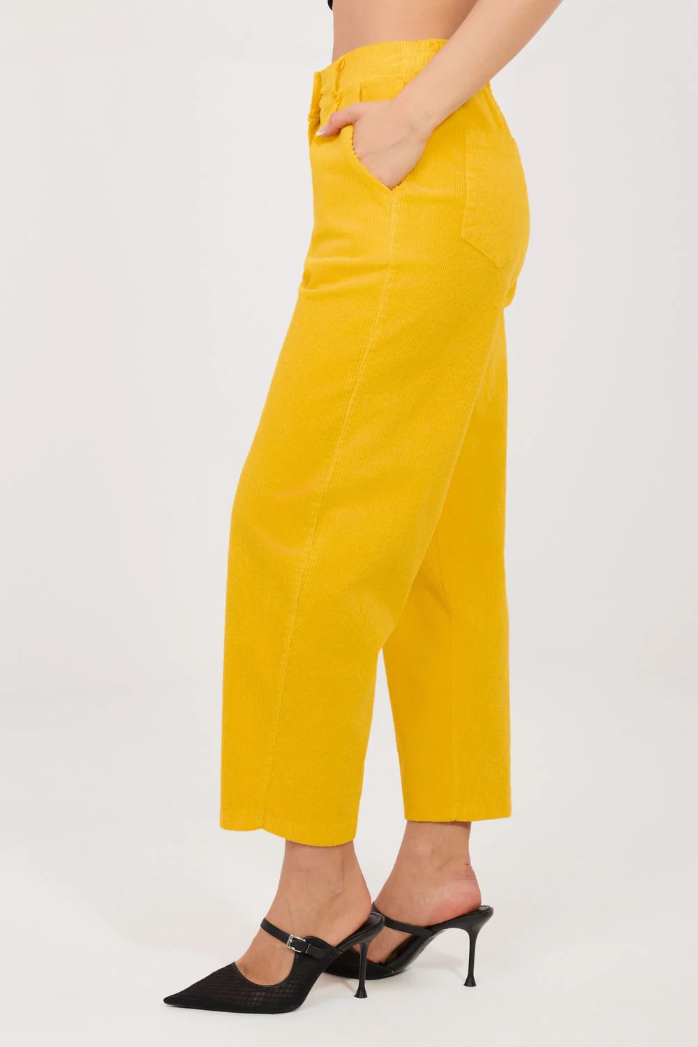 Pantalon en velours côtelé jaune – Image 2