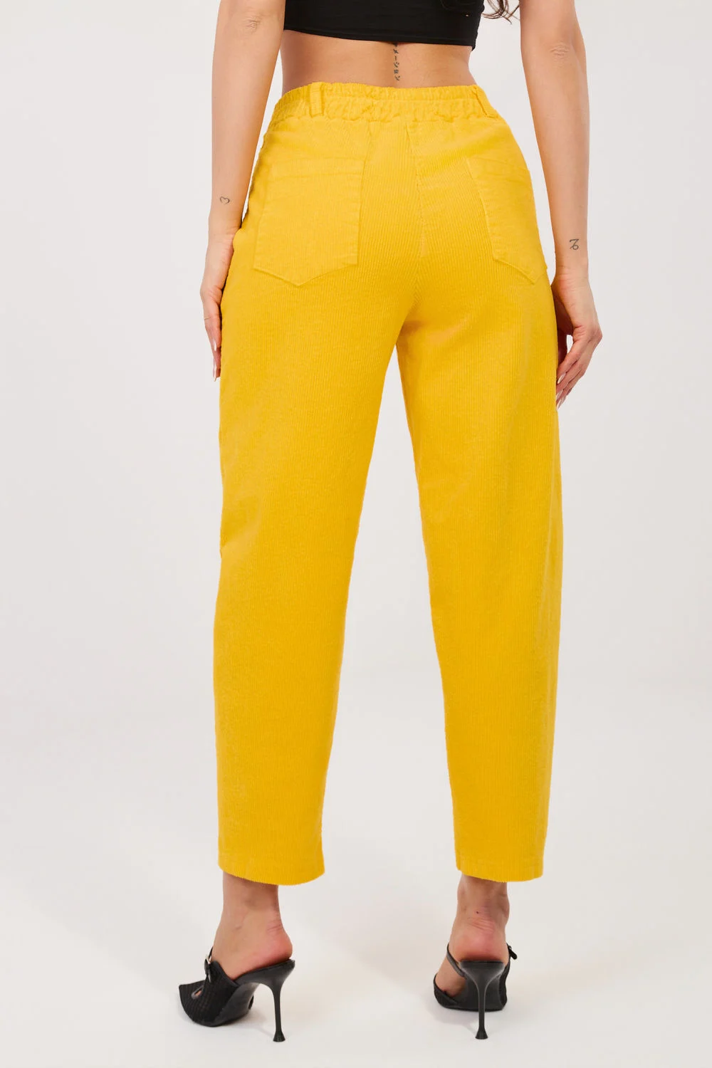 Pantalon en velours côtelé jaune – Image 3
