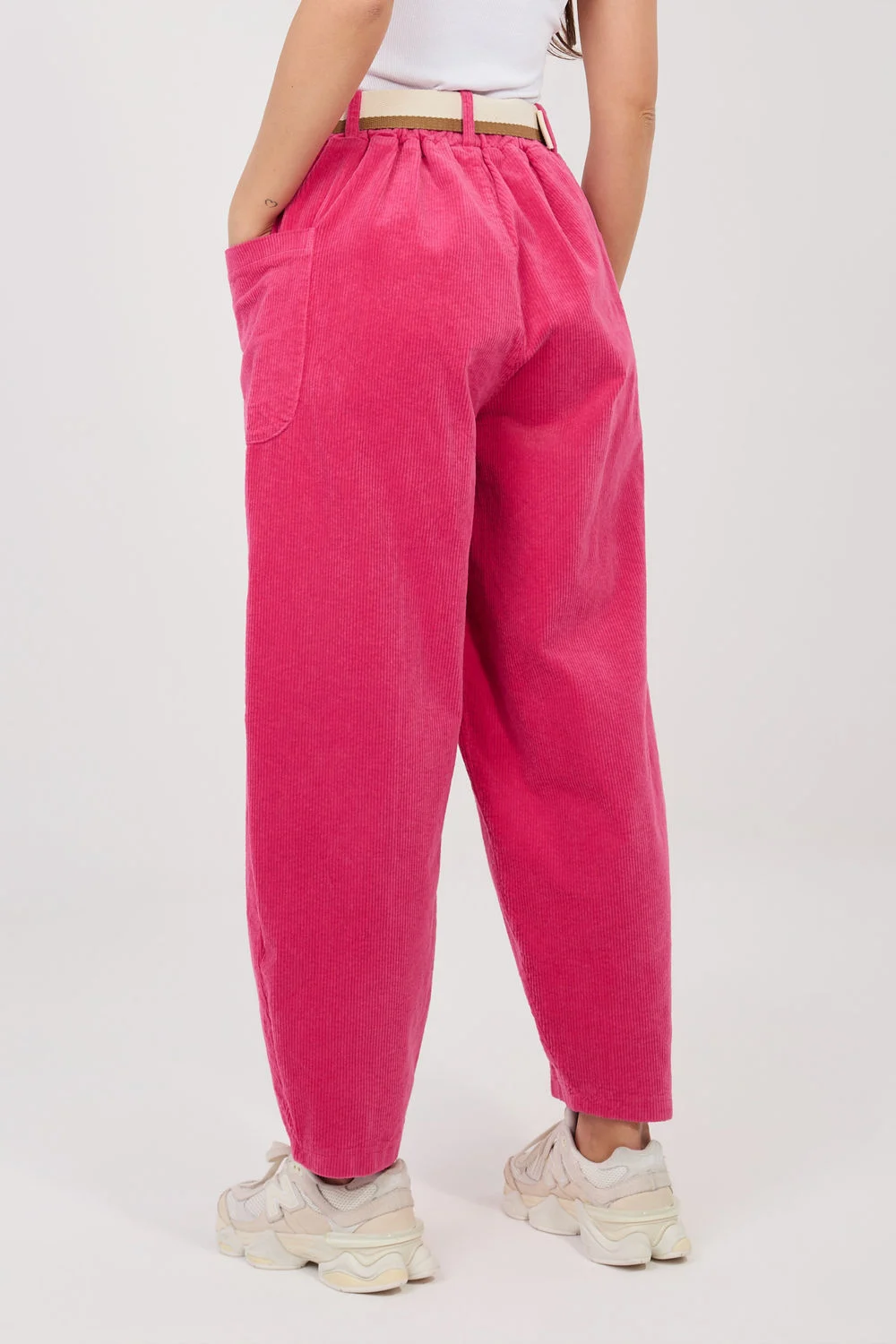 Pantalon en velours côtelé rose – Image 2