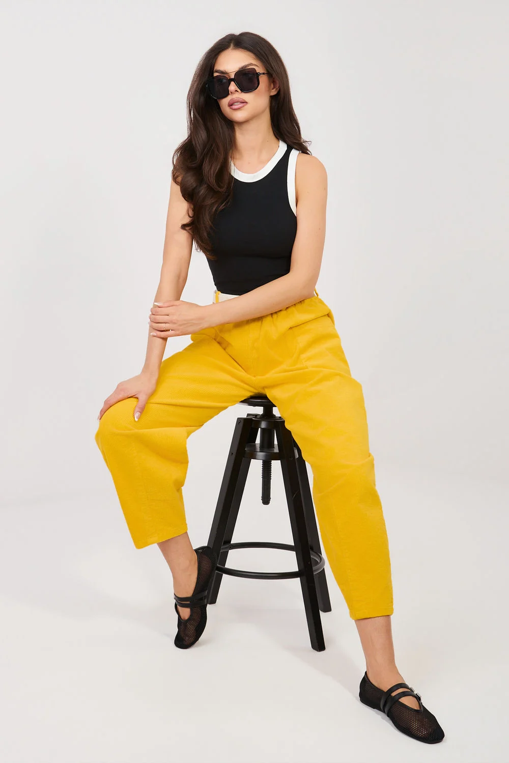 Pantalon en velours côtelé jaune