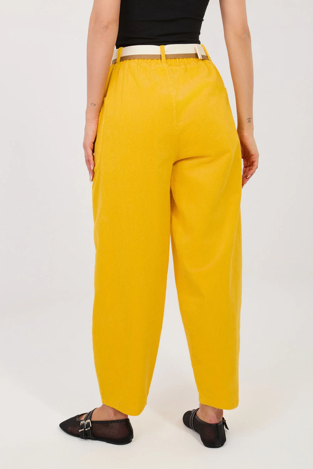 Pantalon en velours côtelé jaune – Image 2