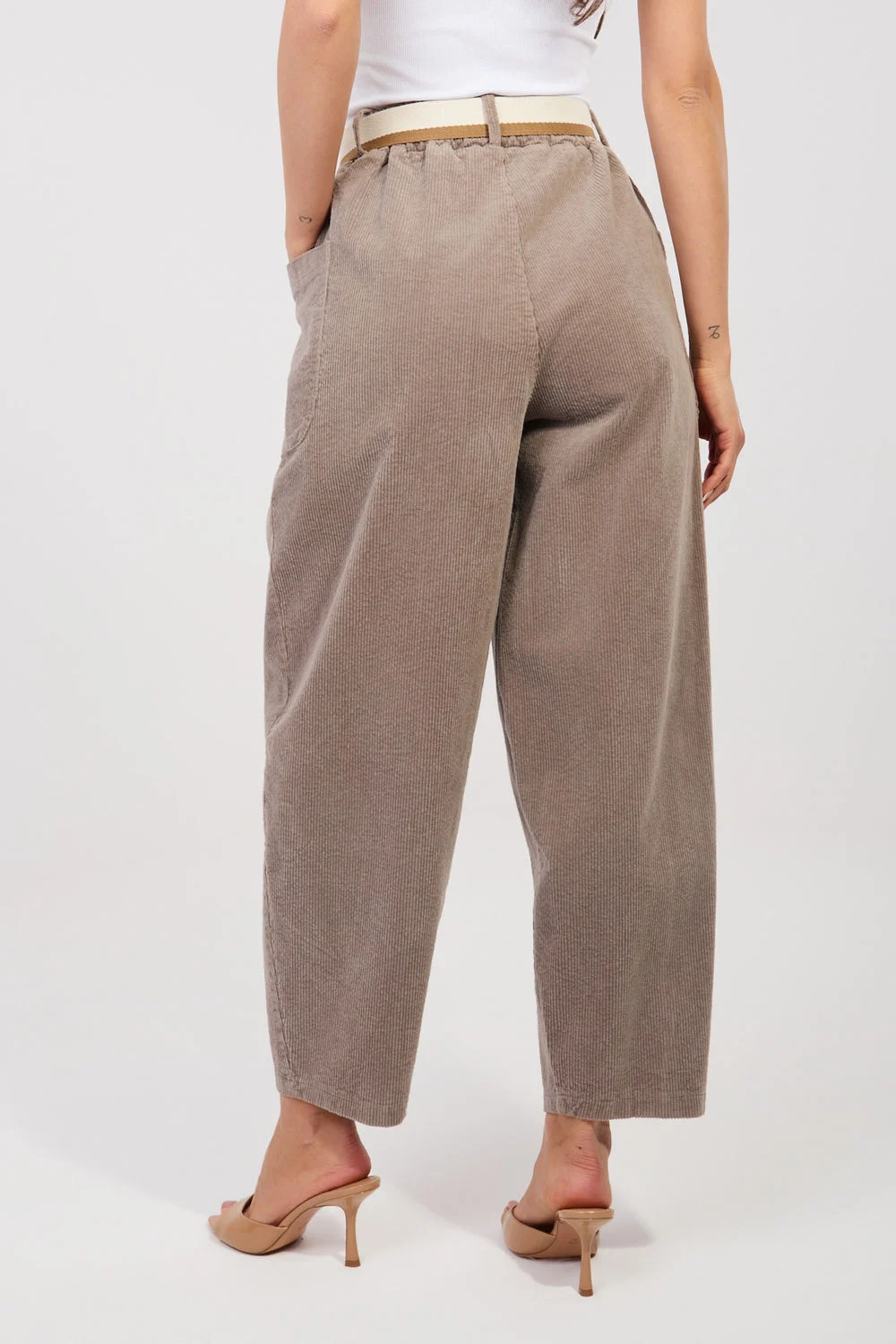 Pantalon en velours côtelé beige – Image 2