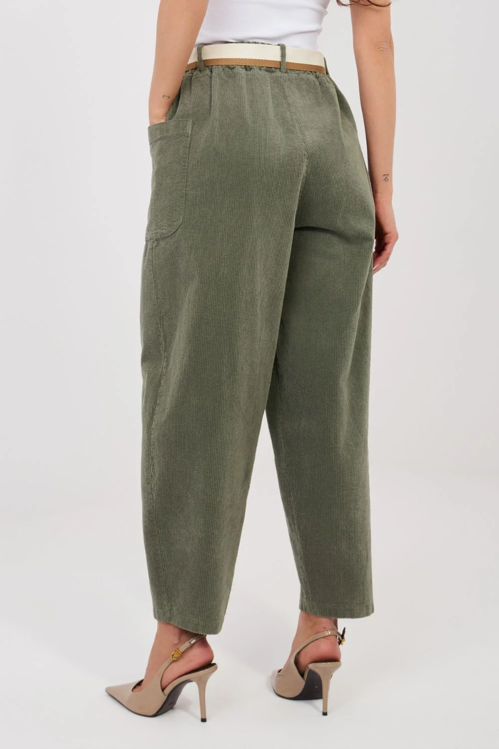 Pantalon en velours côtelé vert – Image 4