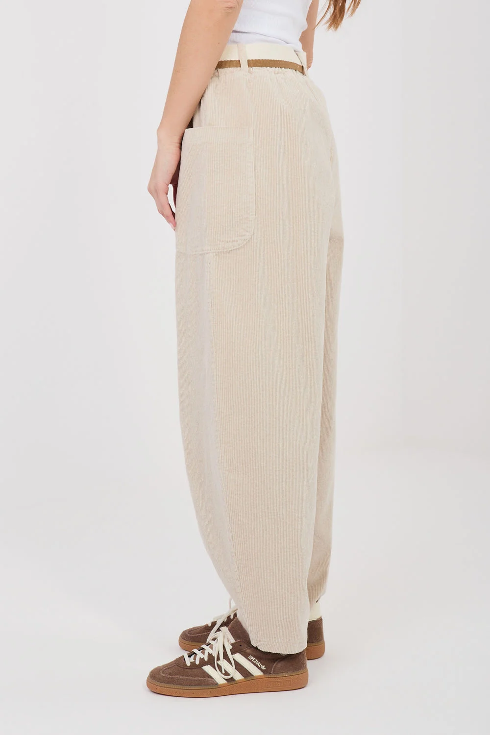Pantalon en velours côtelé beige – Image 2