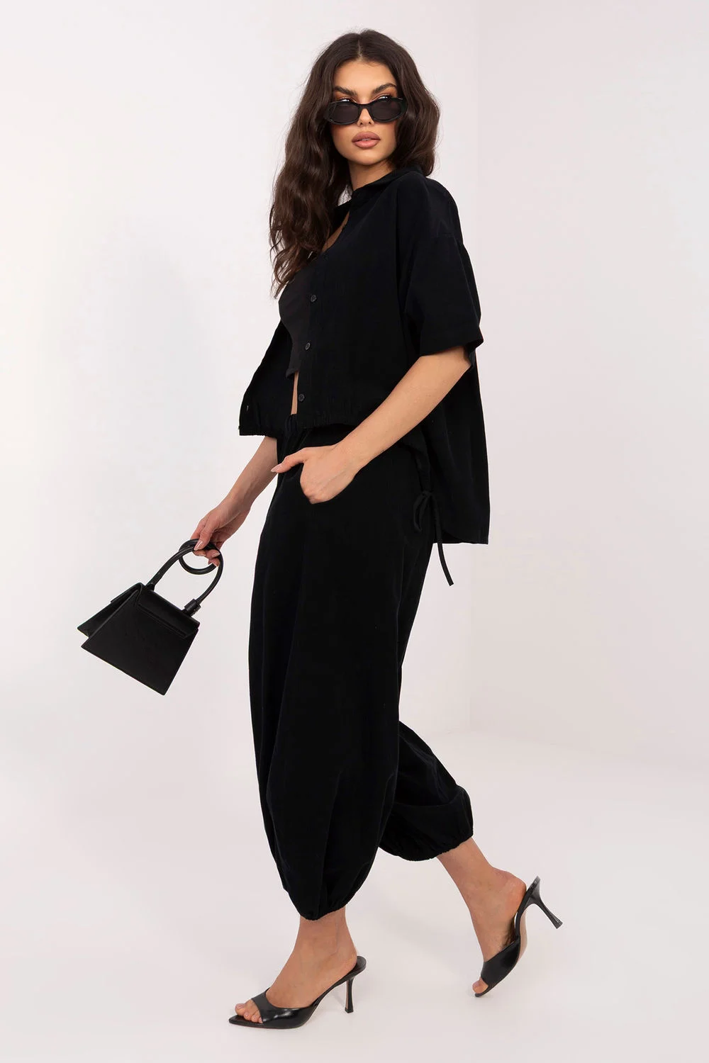 Pantalon en velours côtelé noir – Image 2