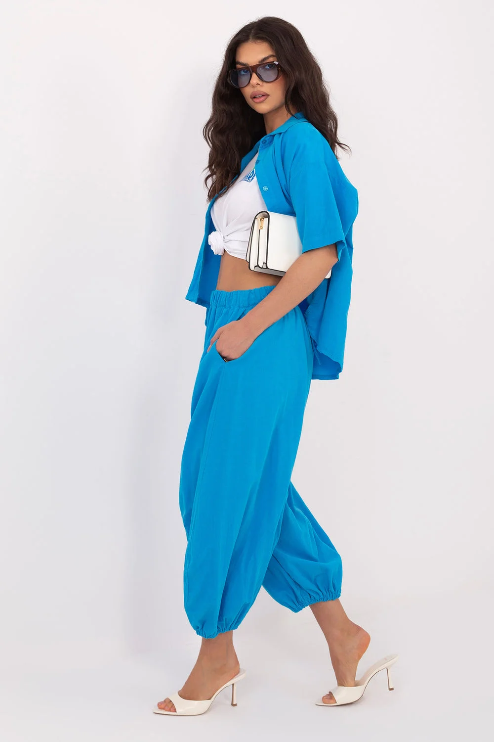 Pantalon en velours côtelé bleu – Image 2