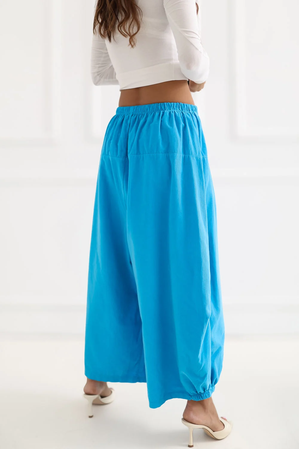 Pantalon en velours côtelé bleu – Image 2
