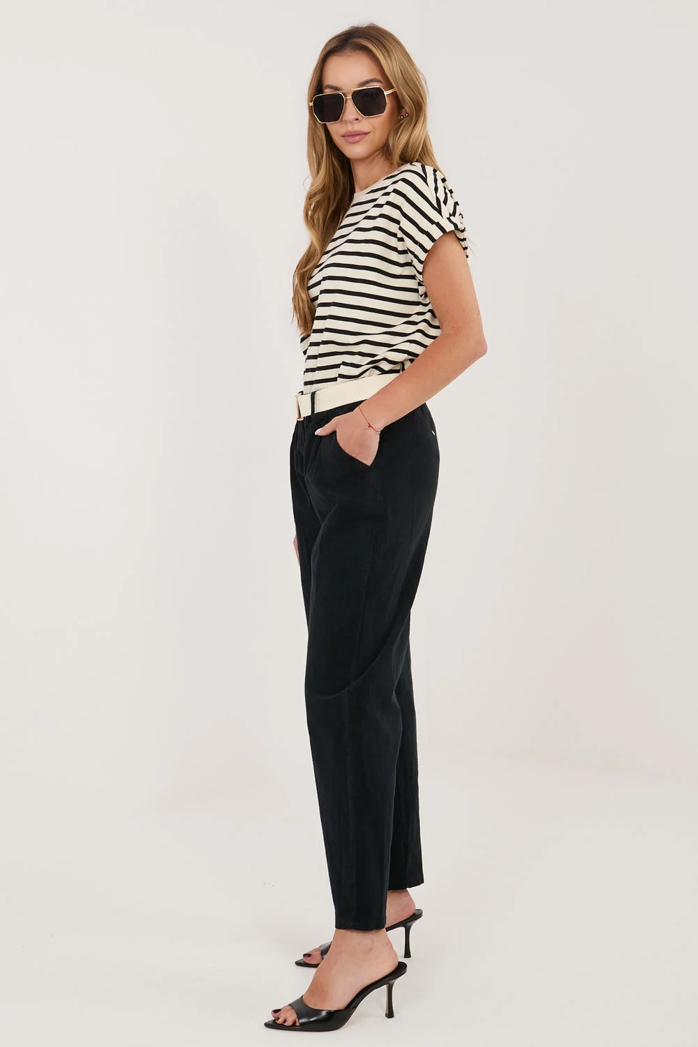Pantalon en velours côtelé noir – Image 2