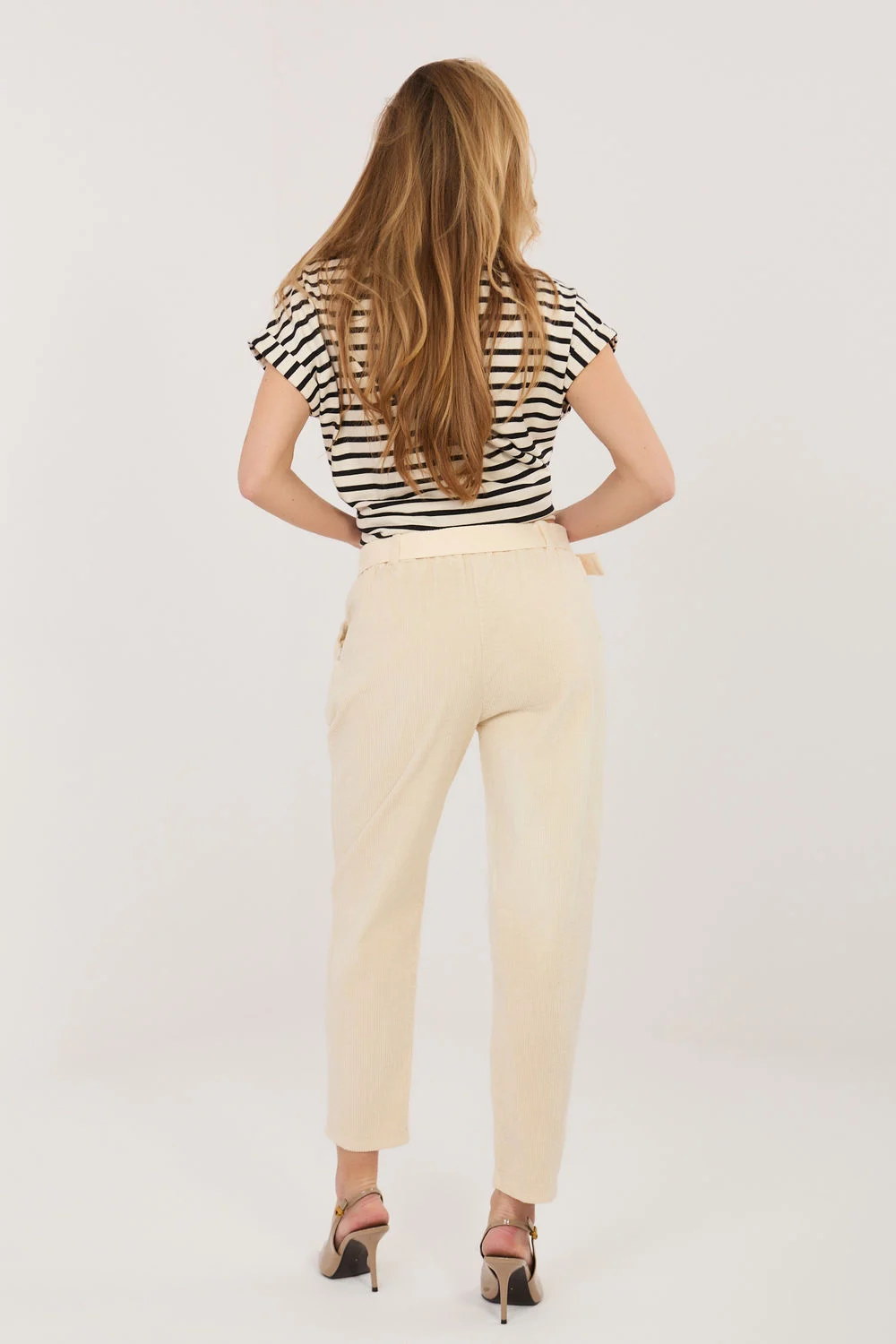 Pantalon en velours côtelé beige – Image 3