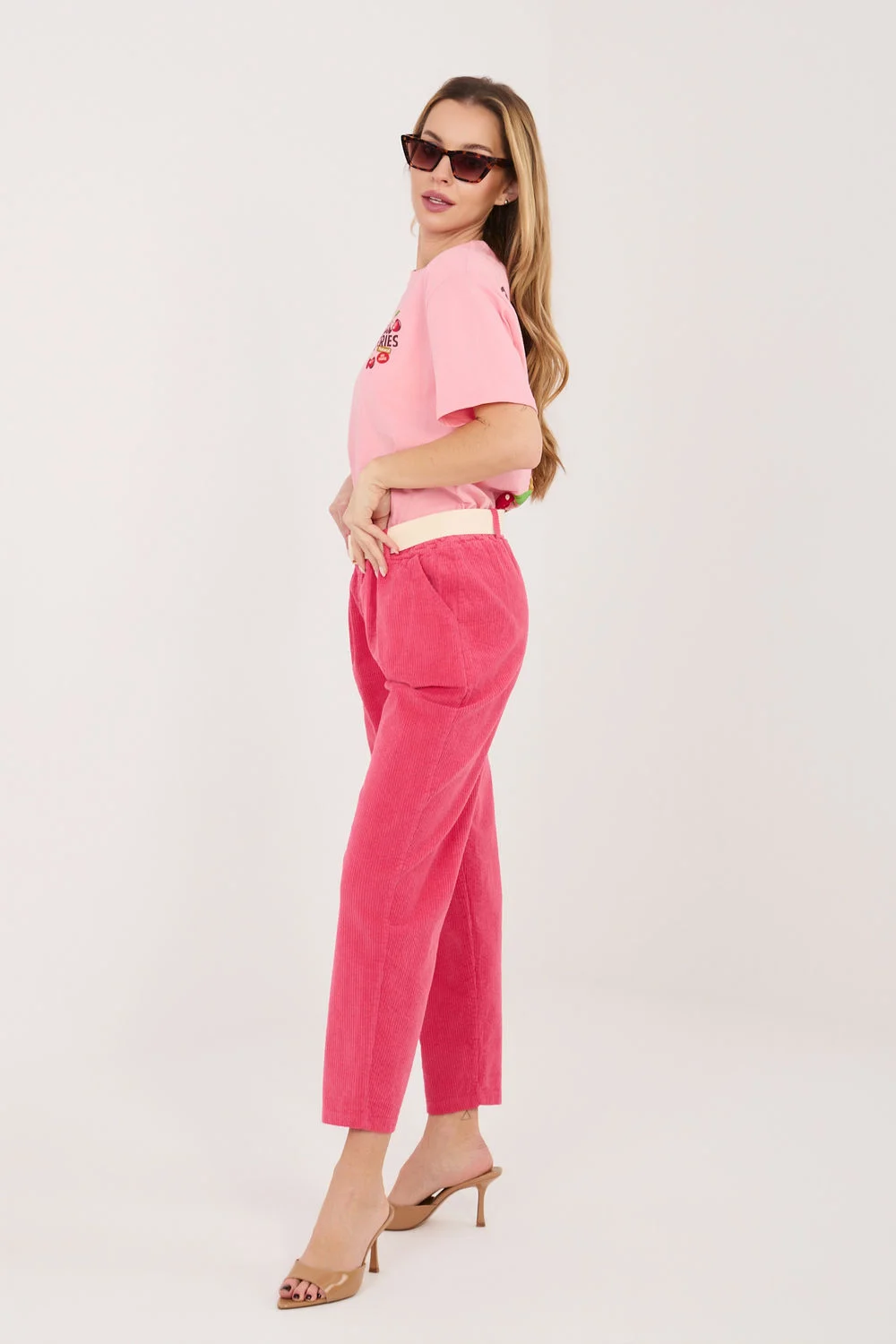 Pantalon en velours côtelé rose – Image 2