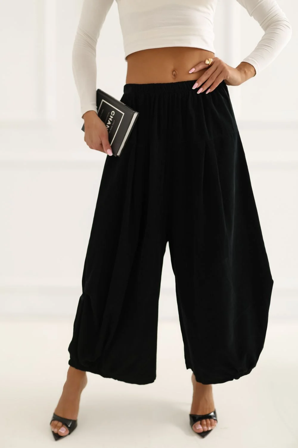 Pantalon en velours côtelé noir – Image 3