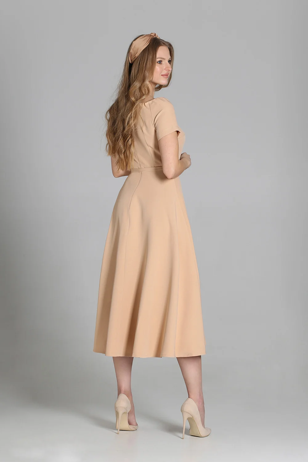 Robe de cocktail beige – Image 2