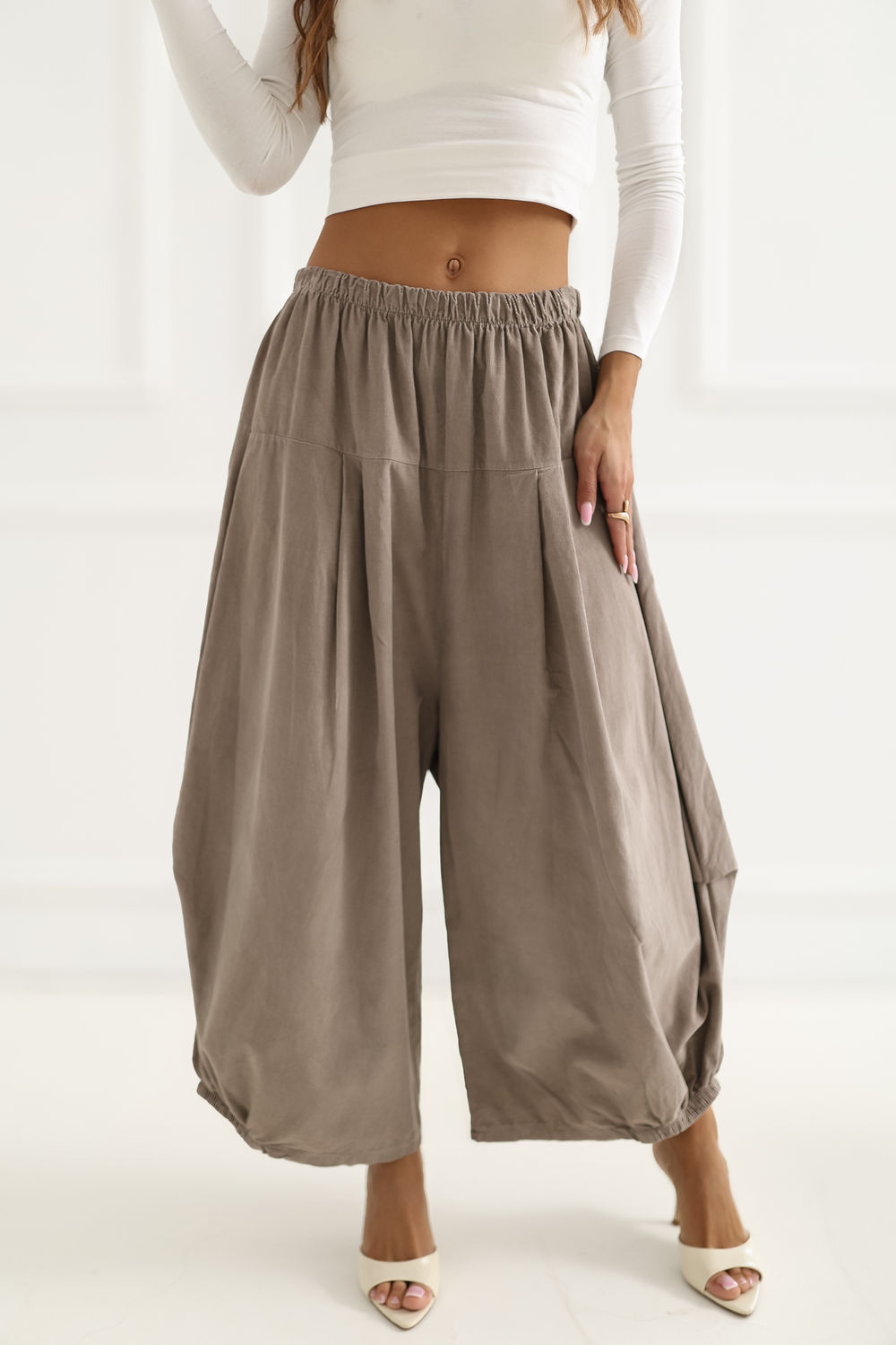 Image of Pantalon en velours côtelé beige