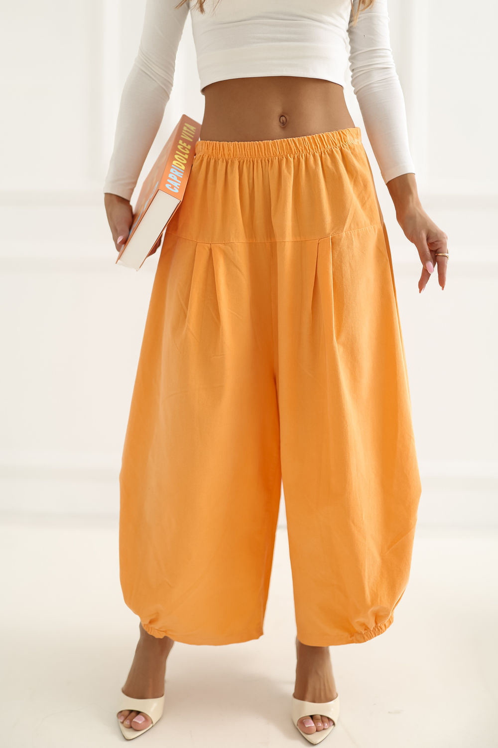 Image of Pantalon en velours côtelé orange