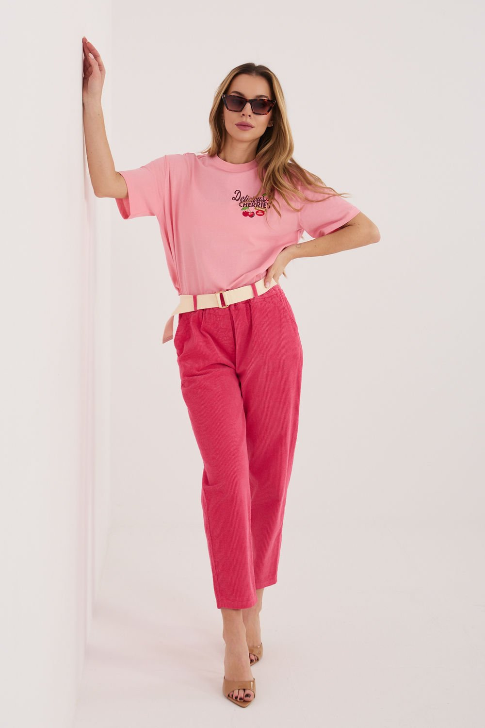 Image of Pantalon en velours côtelé rosé