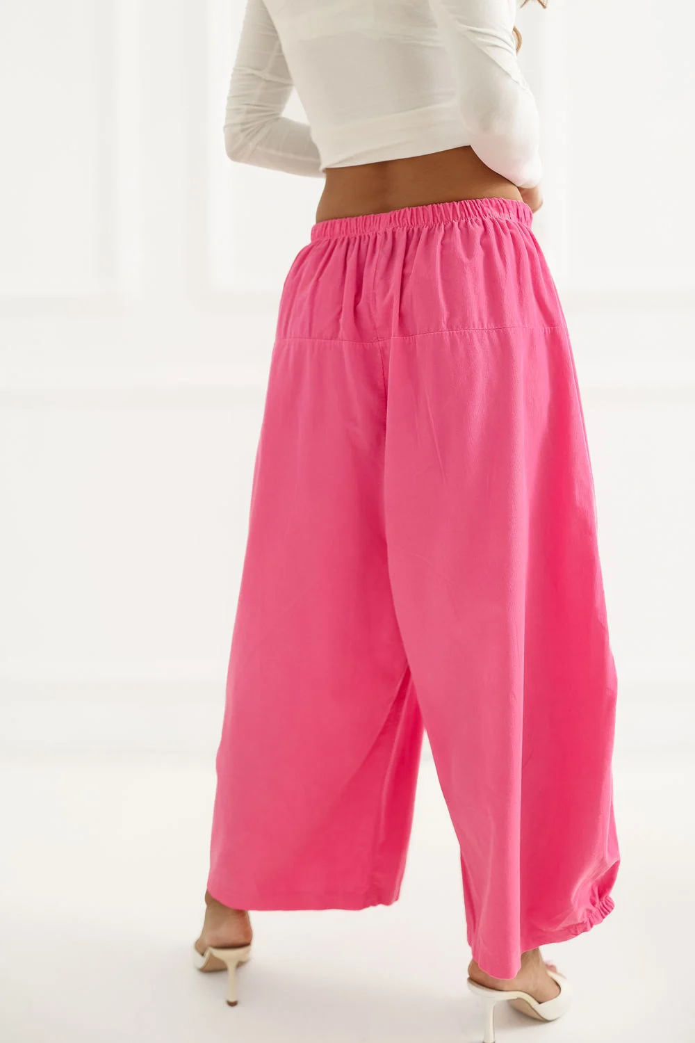 Pantalon en velours côtelé rose – Image 3