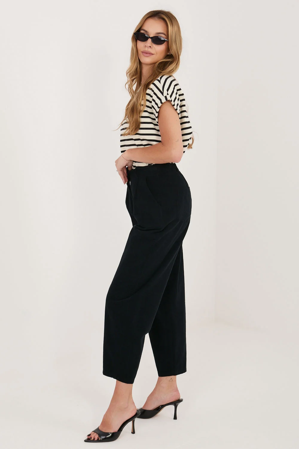 Pantalon en velours côtelé noir – Image 2