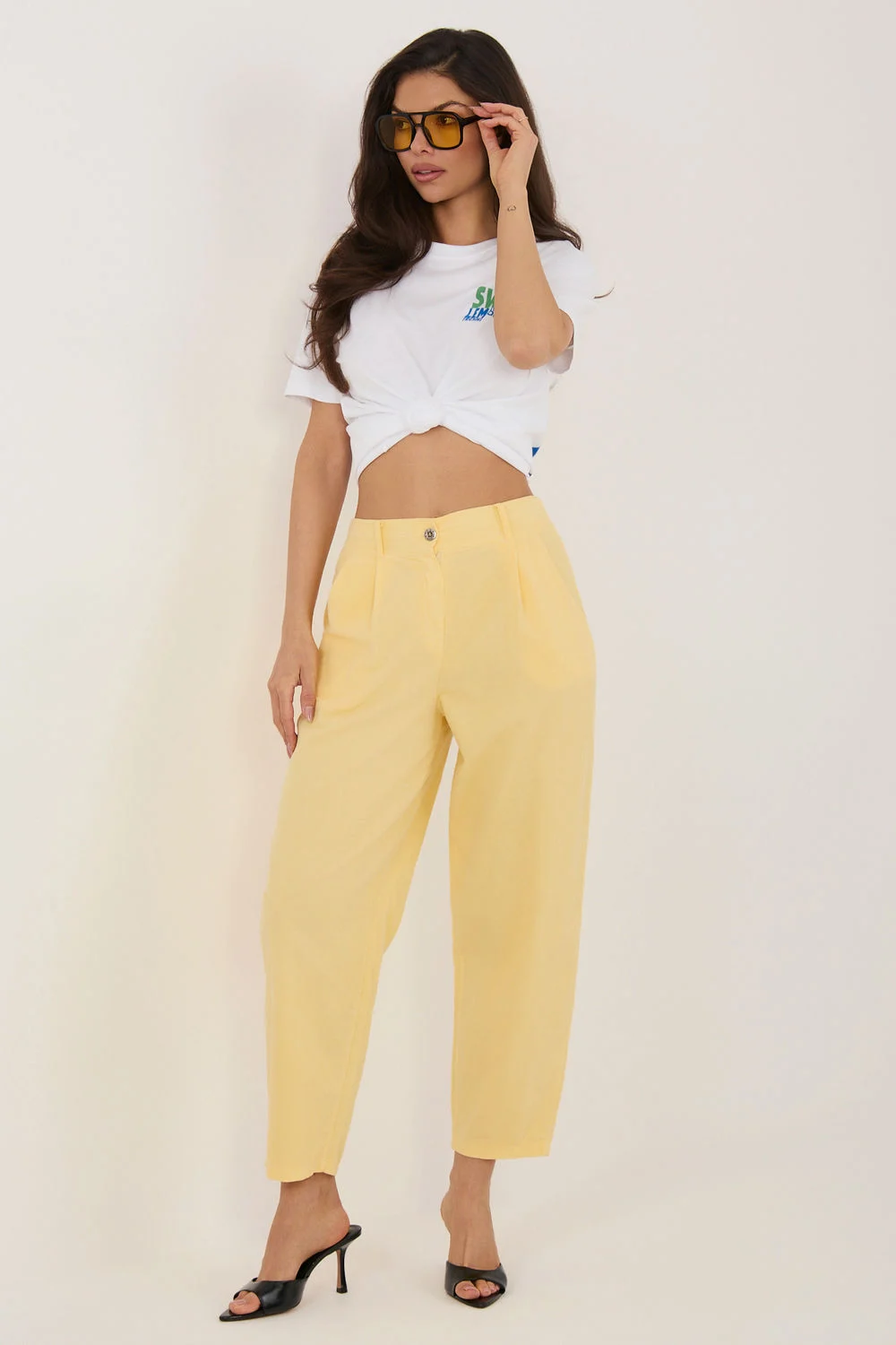 Pantalon en velours côtelé jaune