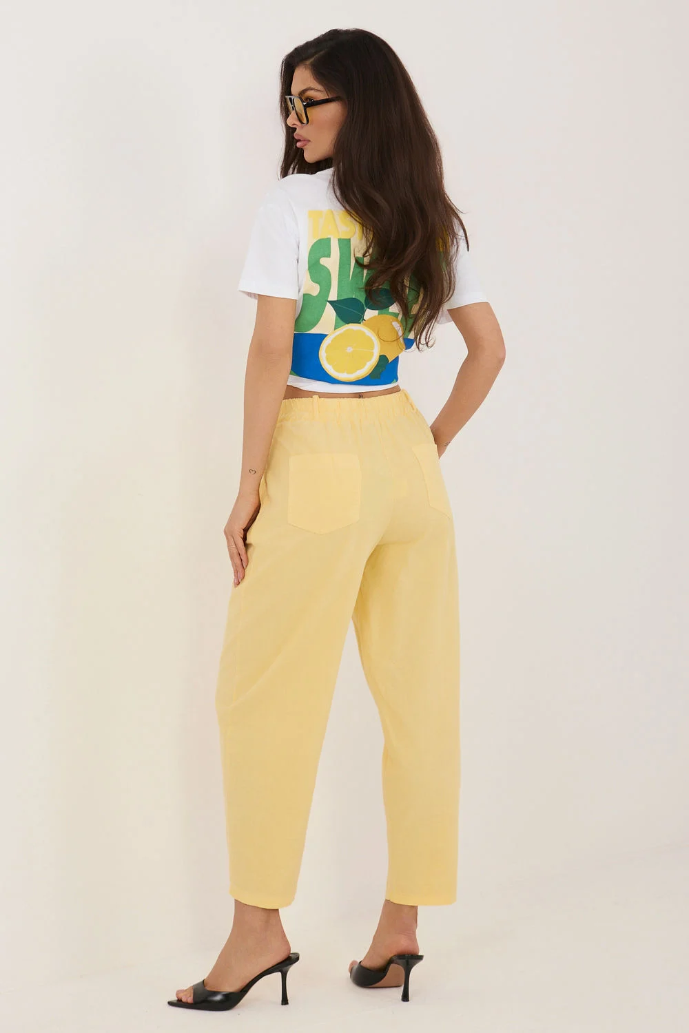 Pantalon en velours côtelé jaune – Image 3