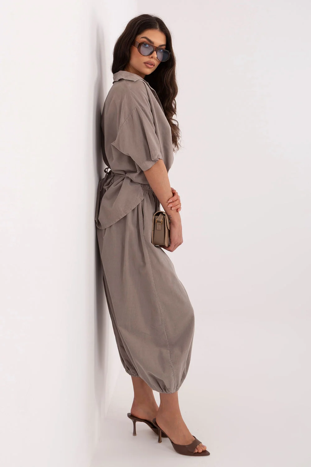 Pantalon en velours côtelé beige – Image 2
