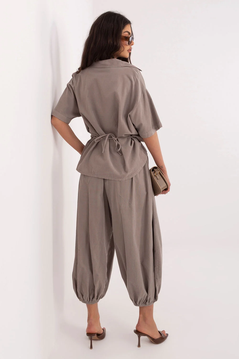 Pantalon en velours côtelé beige – Image 3
