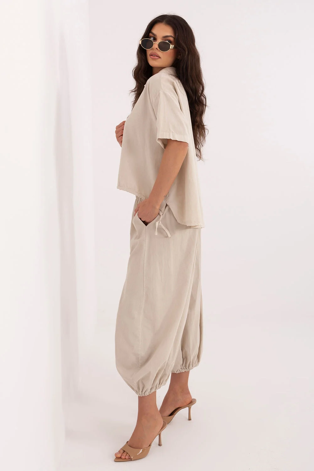 Pantalon en velours côtelé beige – Image 2