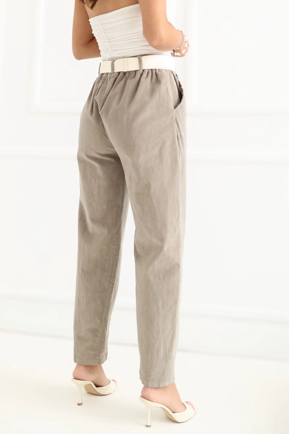 Pantalon en velours côtelé beige – Image 3
