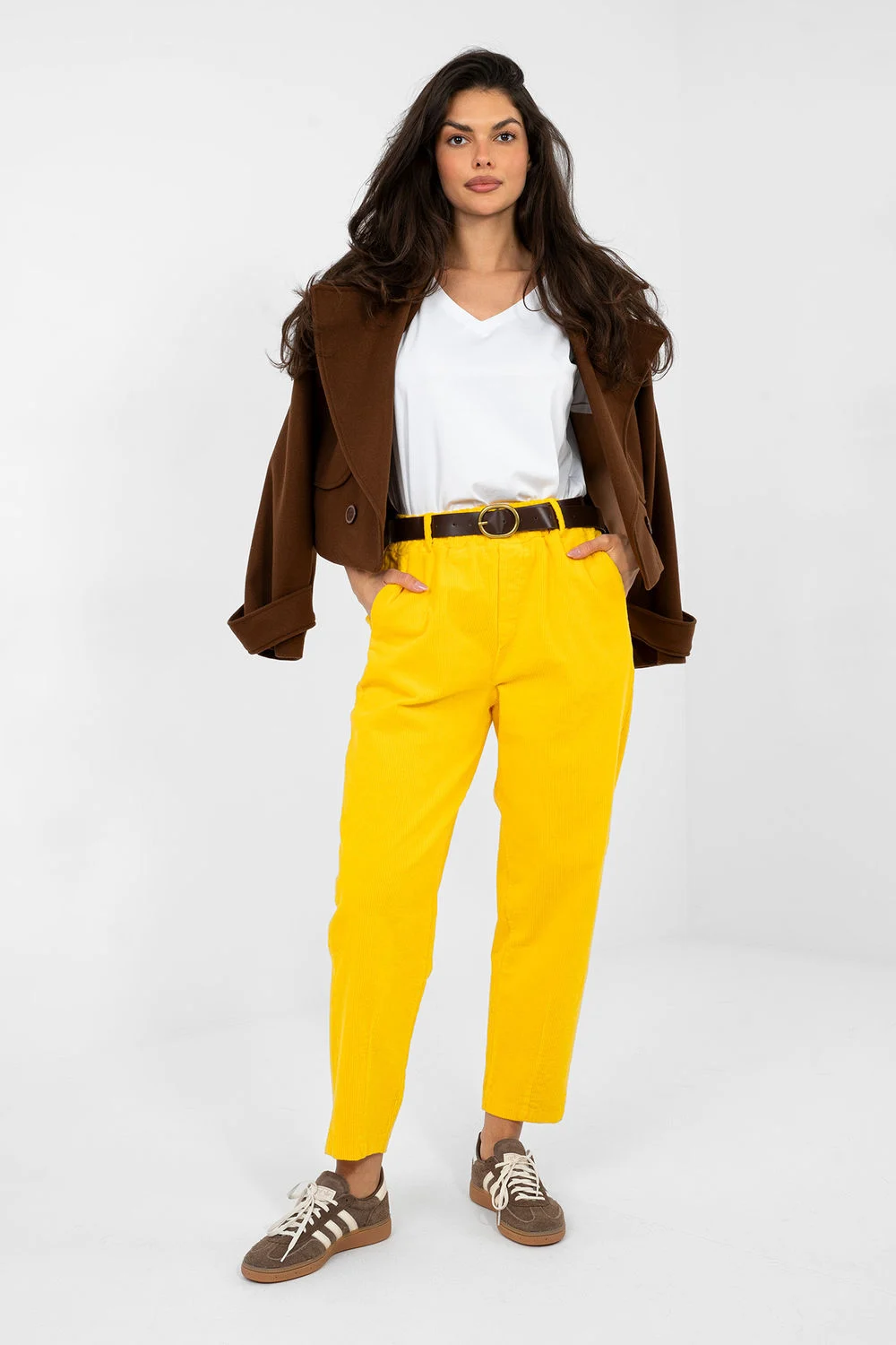Pantalon en velours côtelé jaune