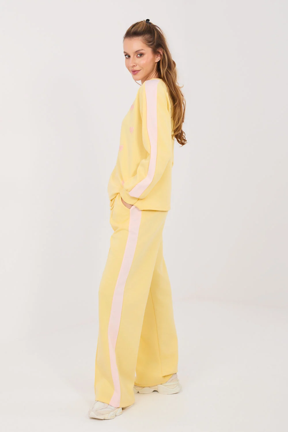 Ensemble jaune