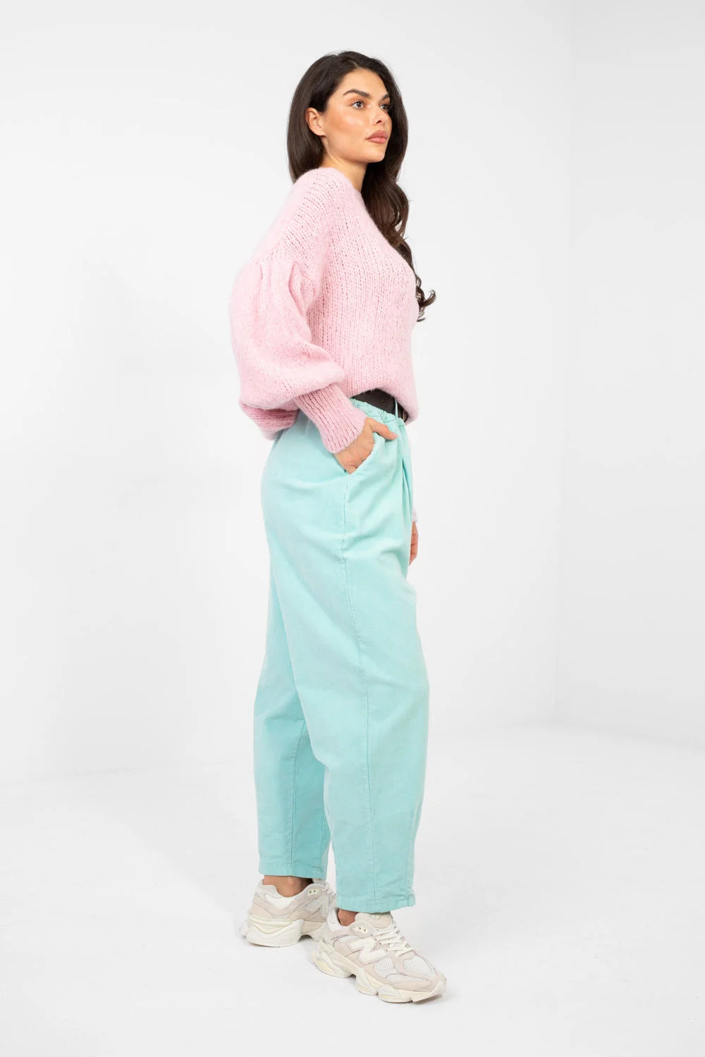 Pantalon en velours côtelé vert – Image 2