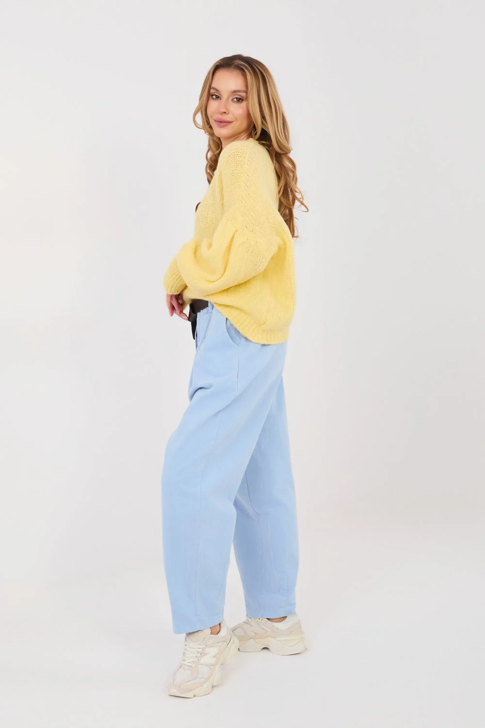 Pantalon en velours côtelé bleu – Image 3