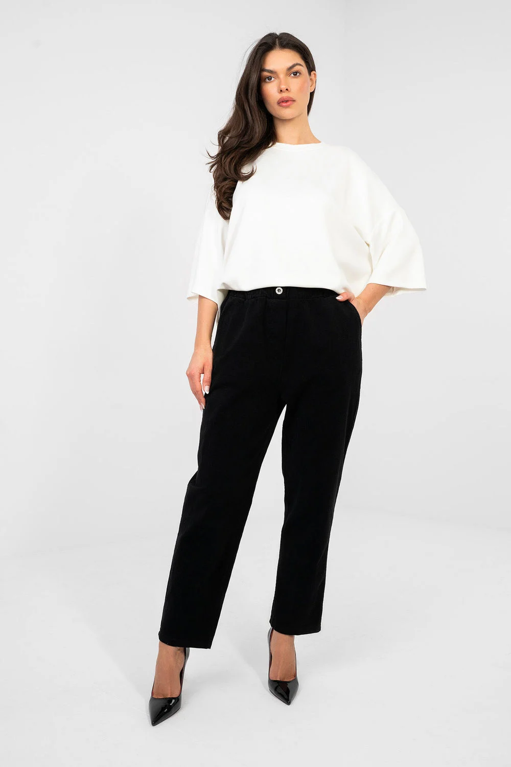 Pantalon noir en velours côtelé – Image 2