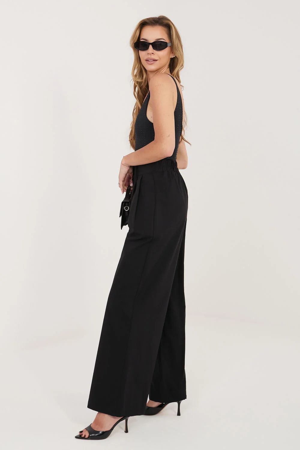Pantalon palazzo noir à plis – Image 2