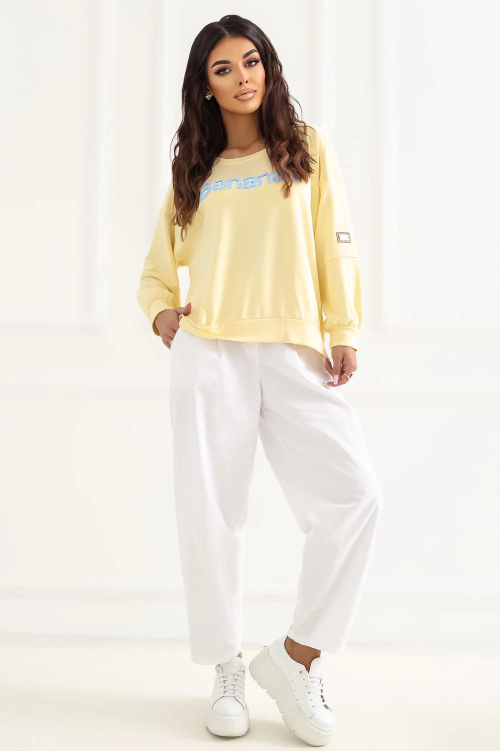 Sweatshirt jaune brodé – Image 2