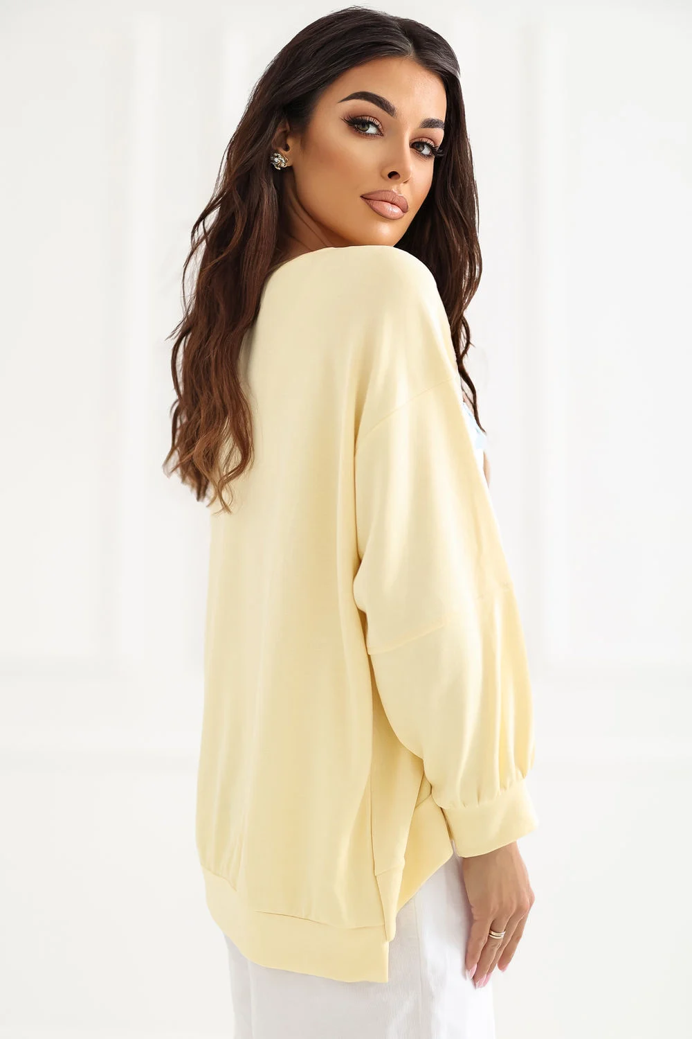 Sweatshirt jaune brodé – Image 3
